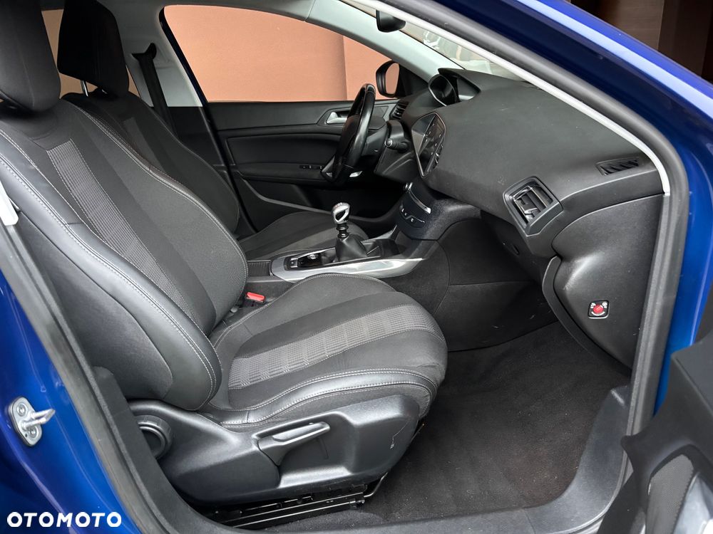 Peugeot 308 1.2 PureTech Allure S&S - 18