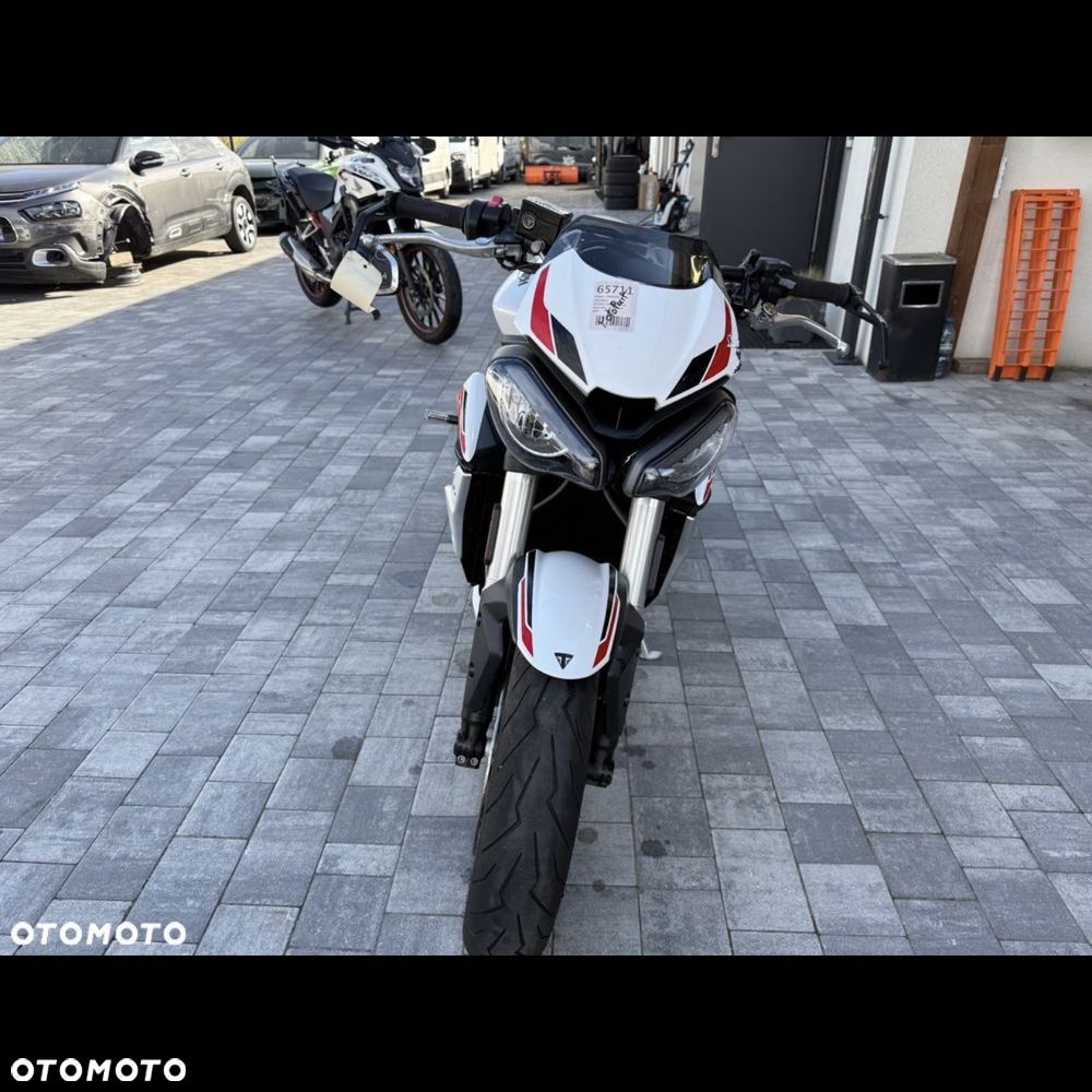 Triumph Street Triple - 4
