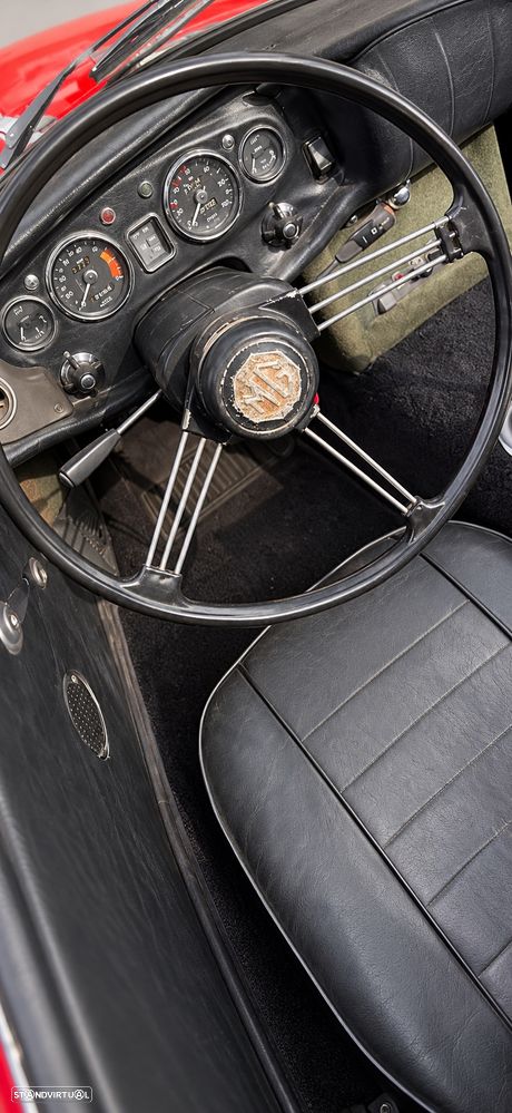 MG MGB - 12