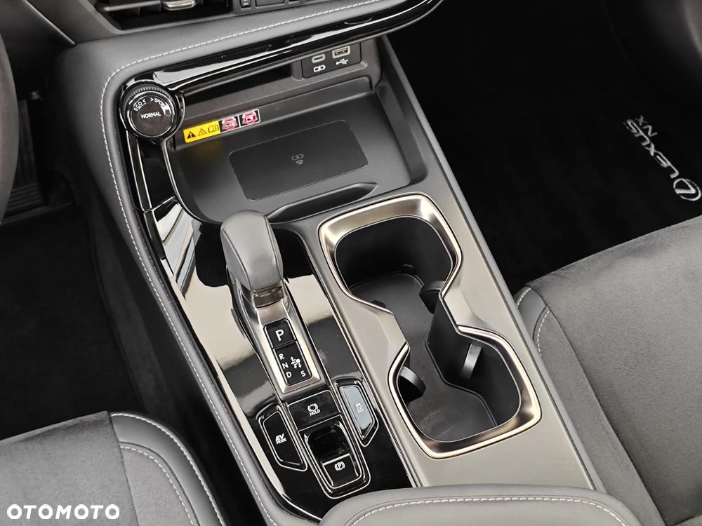 Lexus NX 350h Elegance 2WD - 16