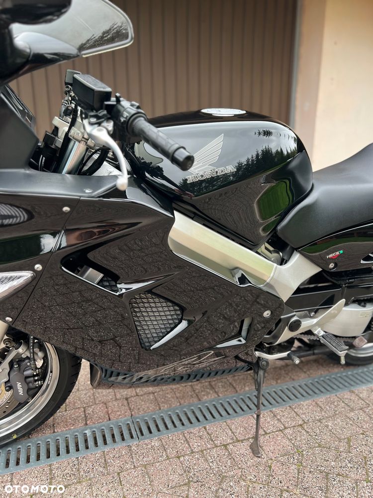Honda VFR - 23