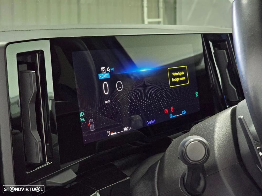 Renault Austral 1.2 E-Tech Iconic - 28