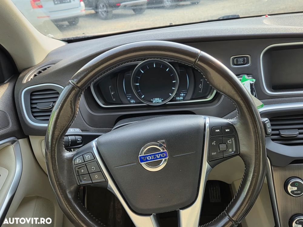 Volvo V40 D2 R Design - 20