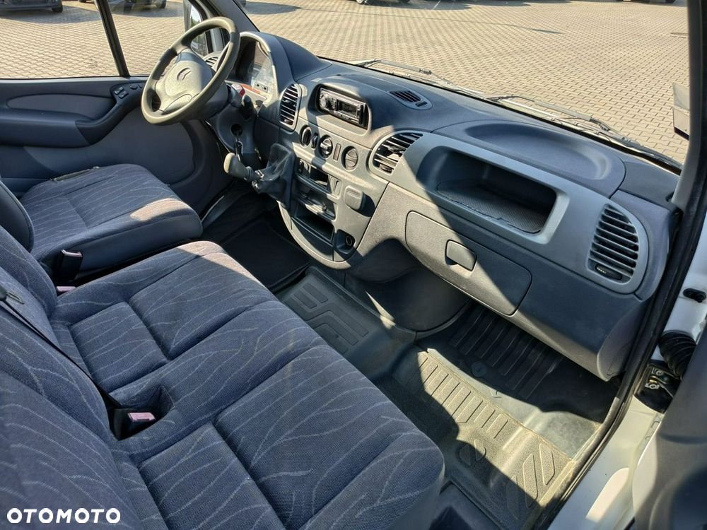 Mercedes-Benz Sprinter - 13