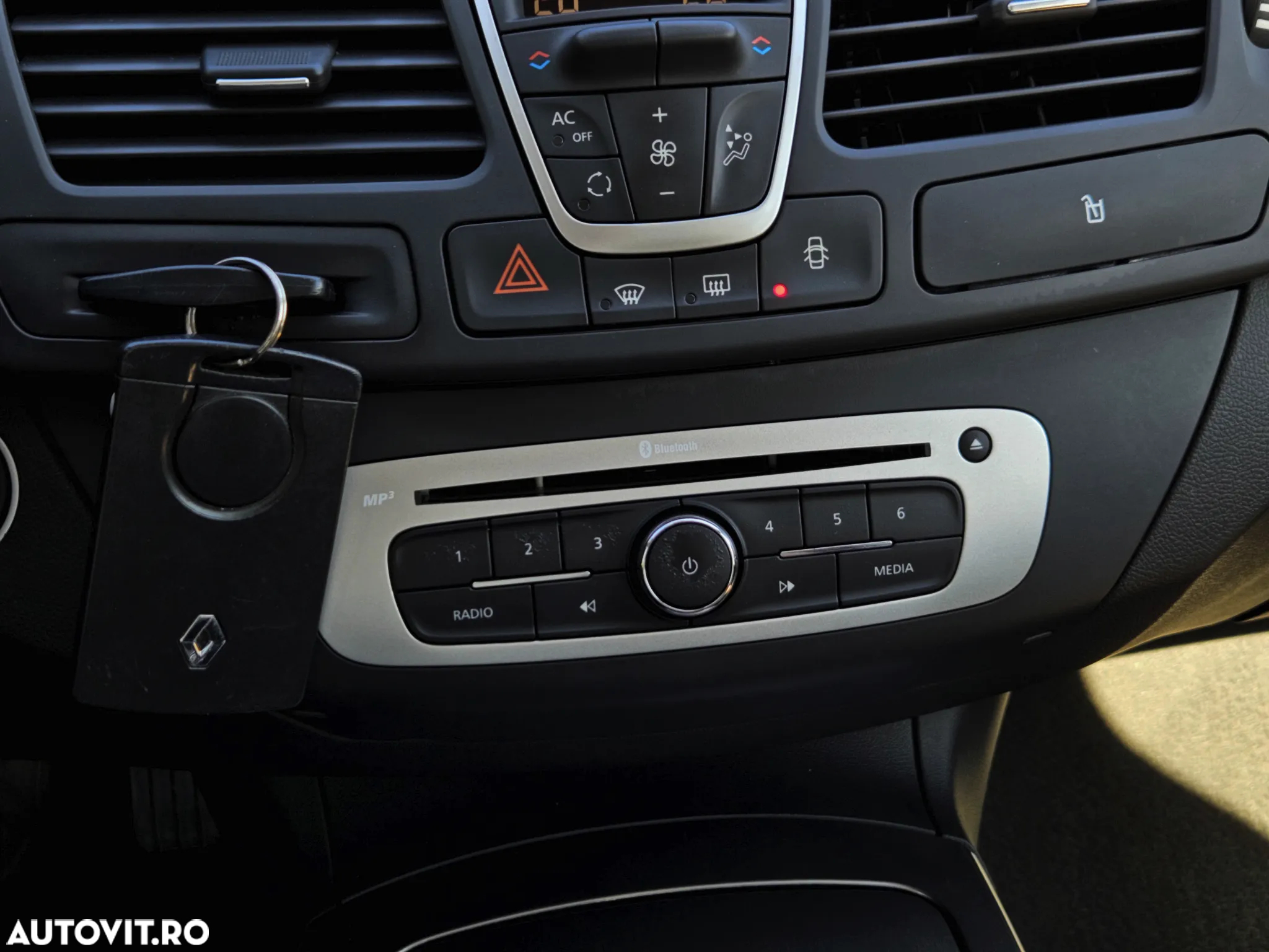 Renault Laguna dCi 110 FAP Limited - 30