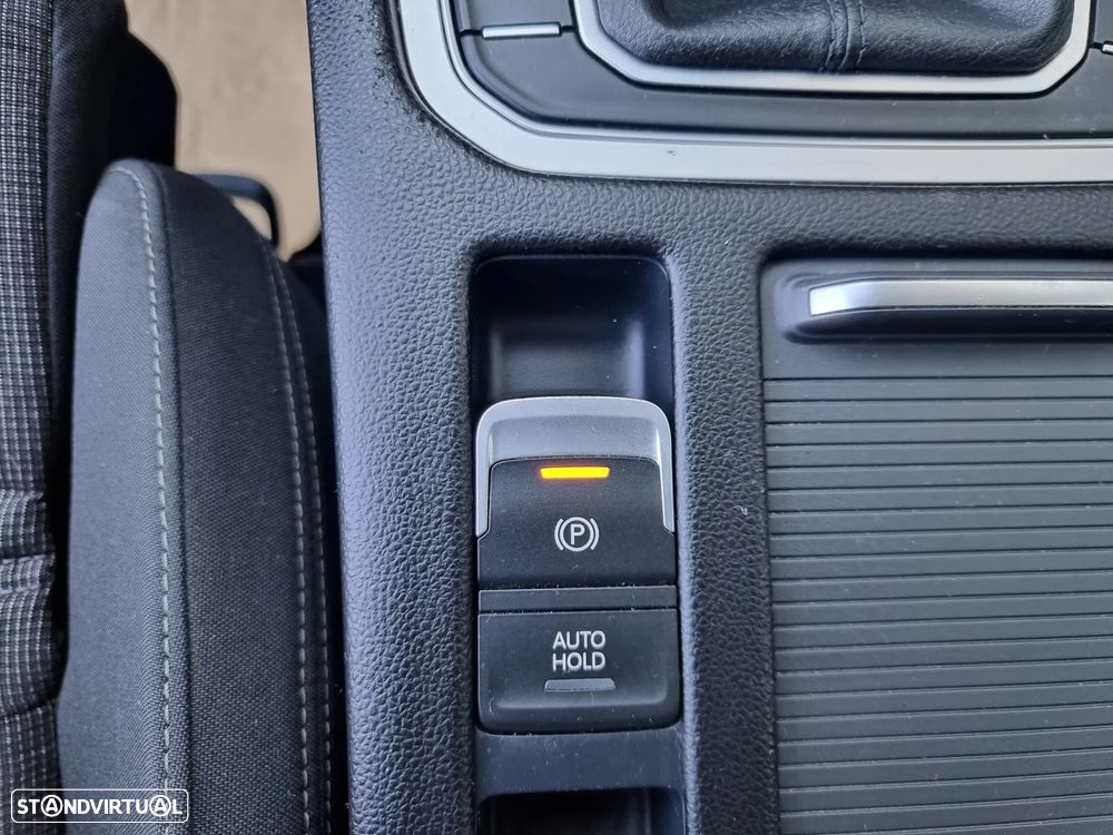 VW Passat Variant 2.0 TDI Confortline - 26