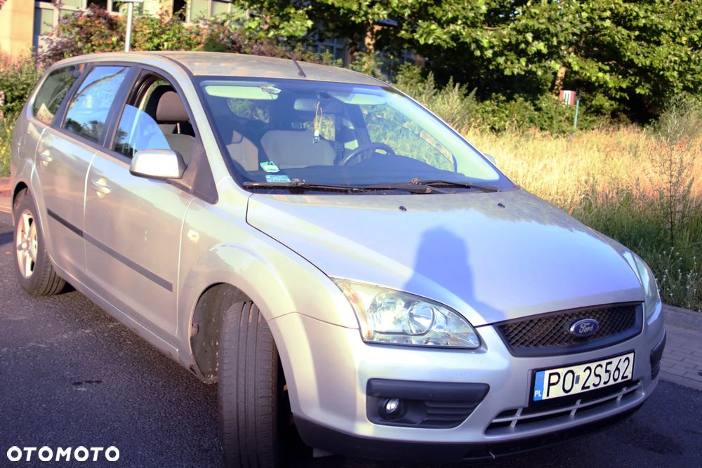 Ford Focus 1.6 16V Ambiente - 4