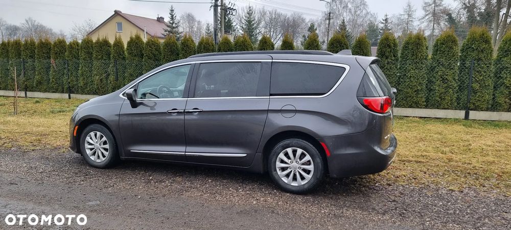 Chrysler Pacifica - 21