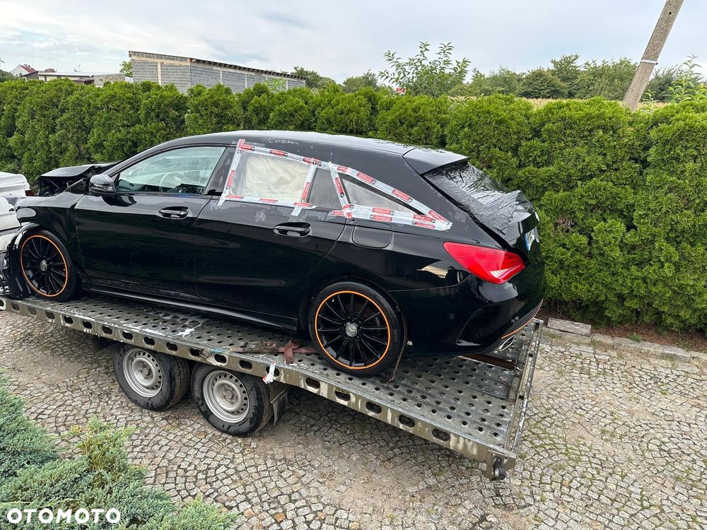 Mercedes-Benz CLA 200 7G-DCT Orange Art Edition - 4
