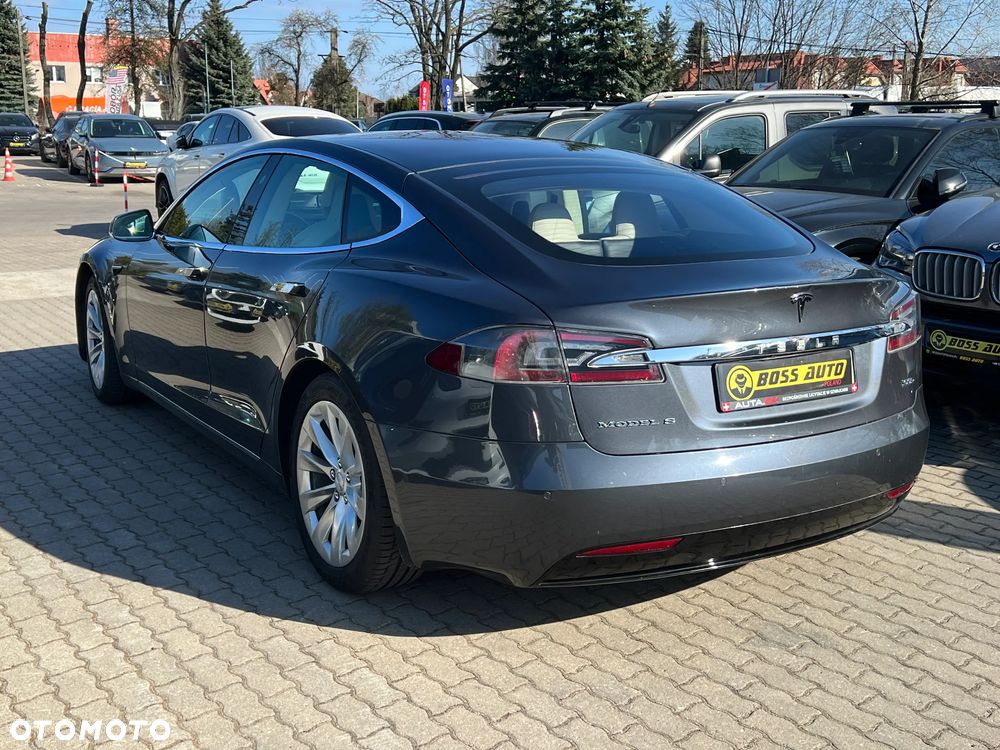 Tesla Model S - 7