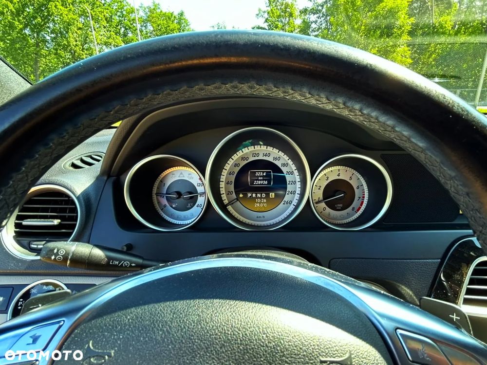 Mercedes-Benz Klasa C 200 CGI Automatik BlueEFFICIENCY Avantgarde - 16