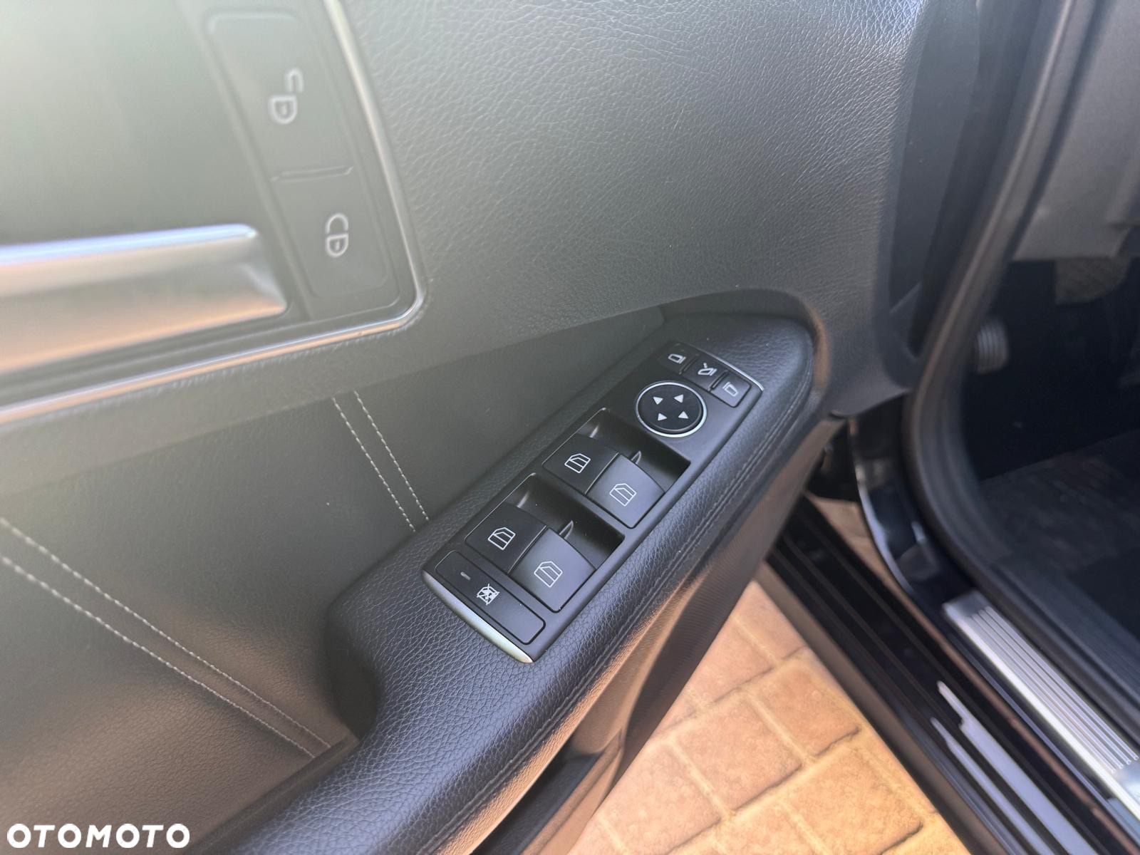Mercedes-Benz Klasa E 200 CDI DPF BlueEFFICIENCY 7G-TRONIC Avantgarde - 32