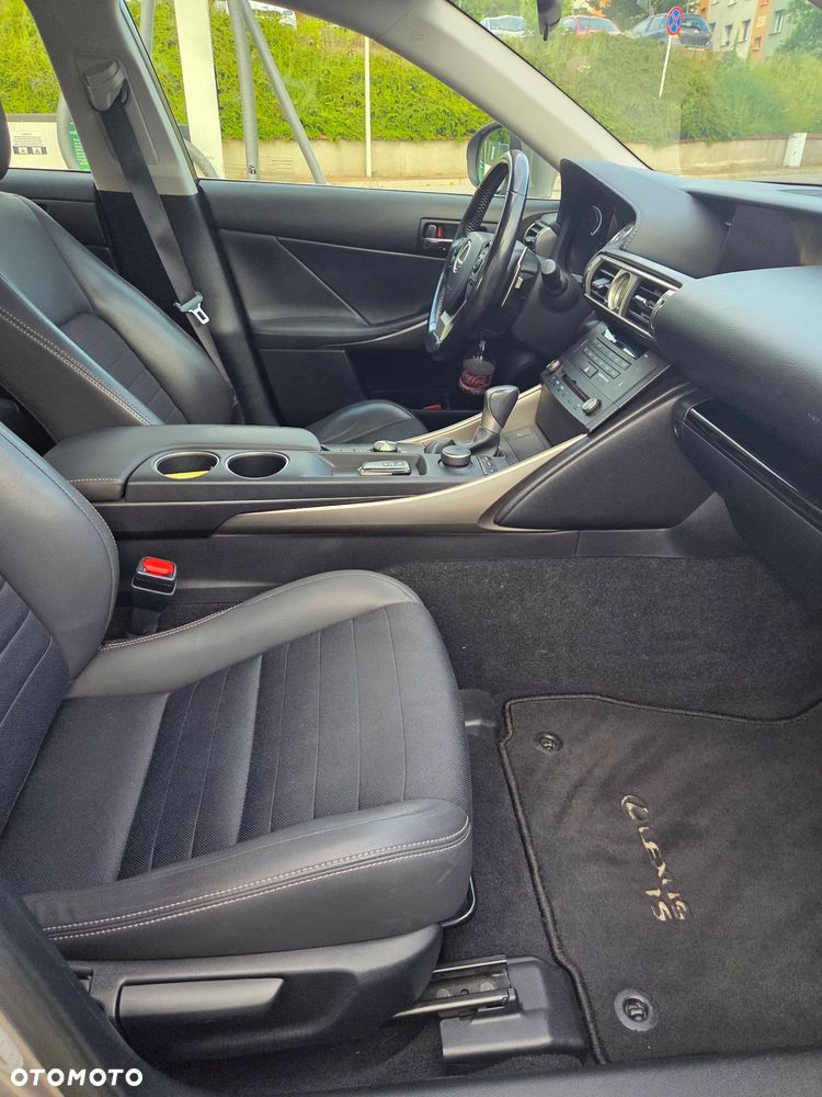 Lexus IS 200t Elegance - 13