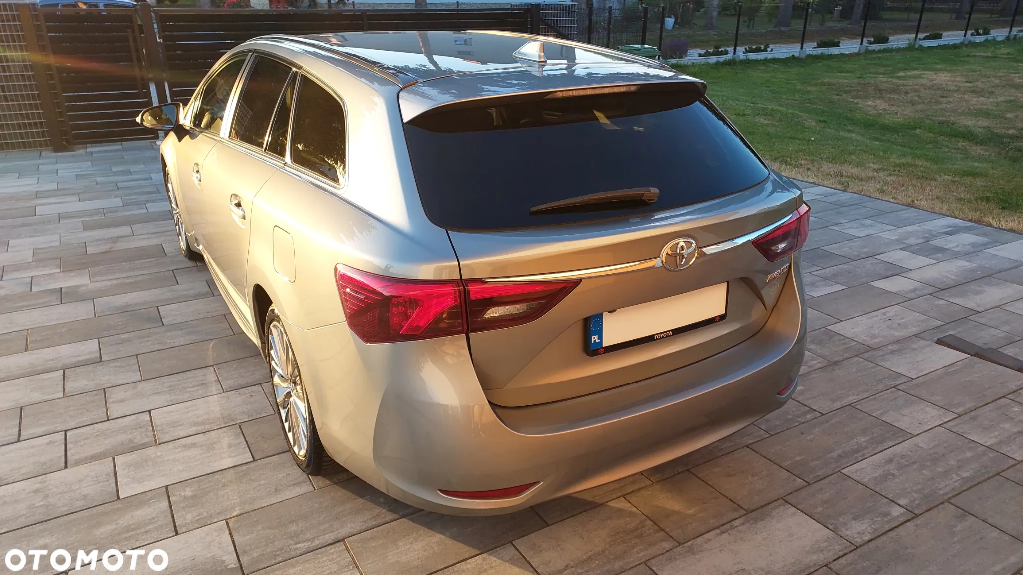 Toyota Avensis - 10