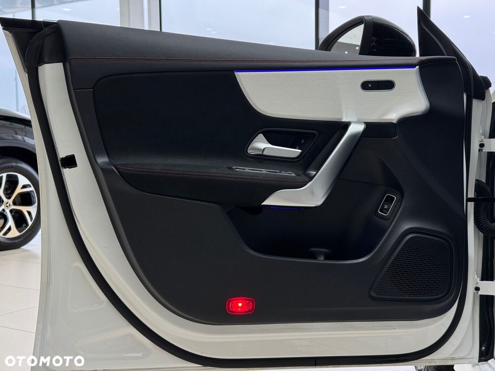 Mercedes-Benz CLA - 12