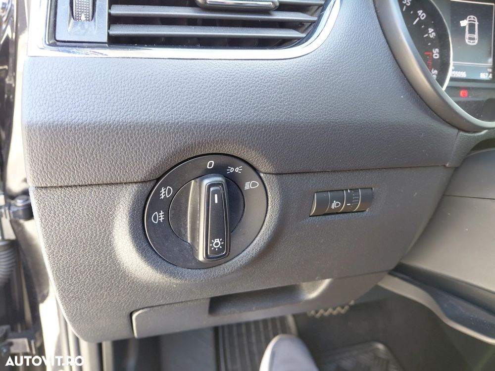 Skoda Octavia 1.6 TDI AMBITION DSG - 12