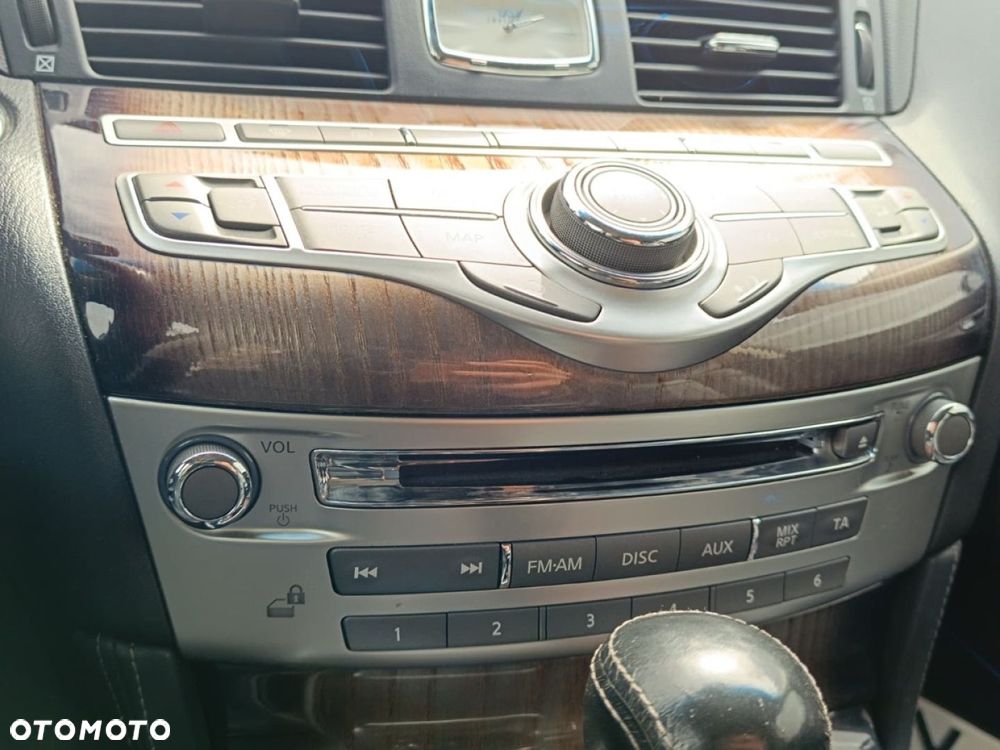 Infiniti Q70 - 28