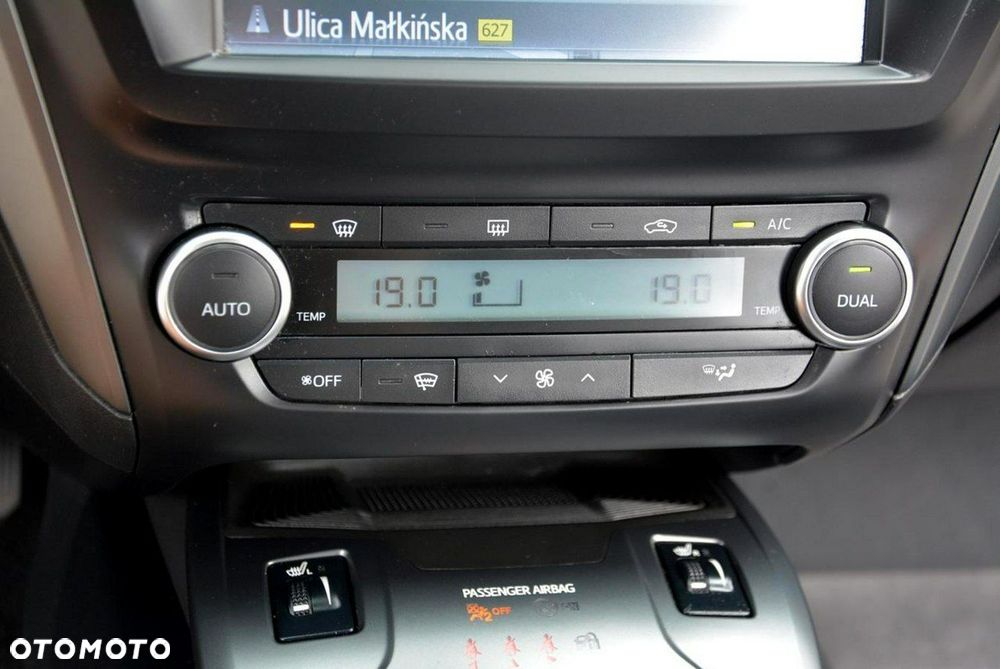 Toyota Avensis 1.8 Sol MS - 30