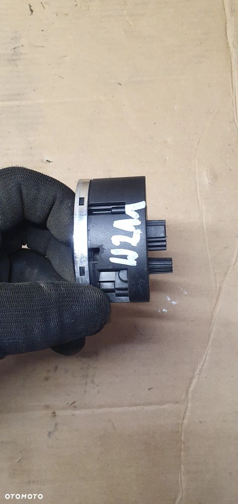 Przełącznik włącznik otwierania klapy Mercedes W211 A2118211758 - 2