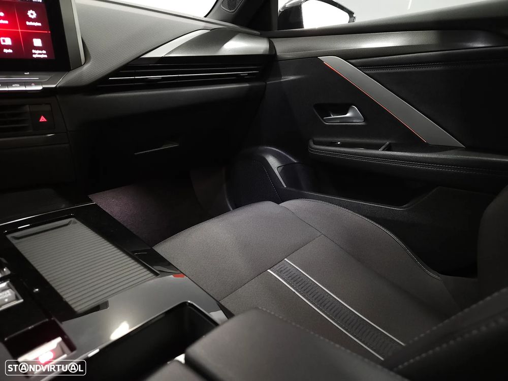 Opel Astra 1.2 T GS Aut. - 12