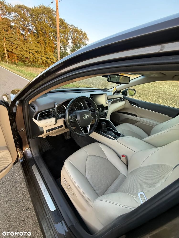 Toyota Camry 2.5 Hybrid Executive CVT - 10