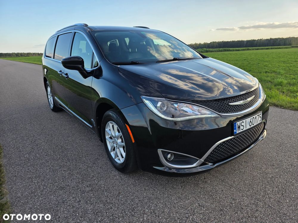 Chrysler Pacifica - 11
