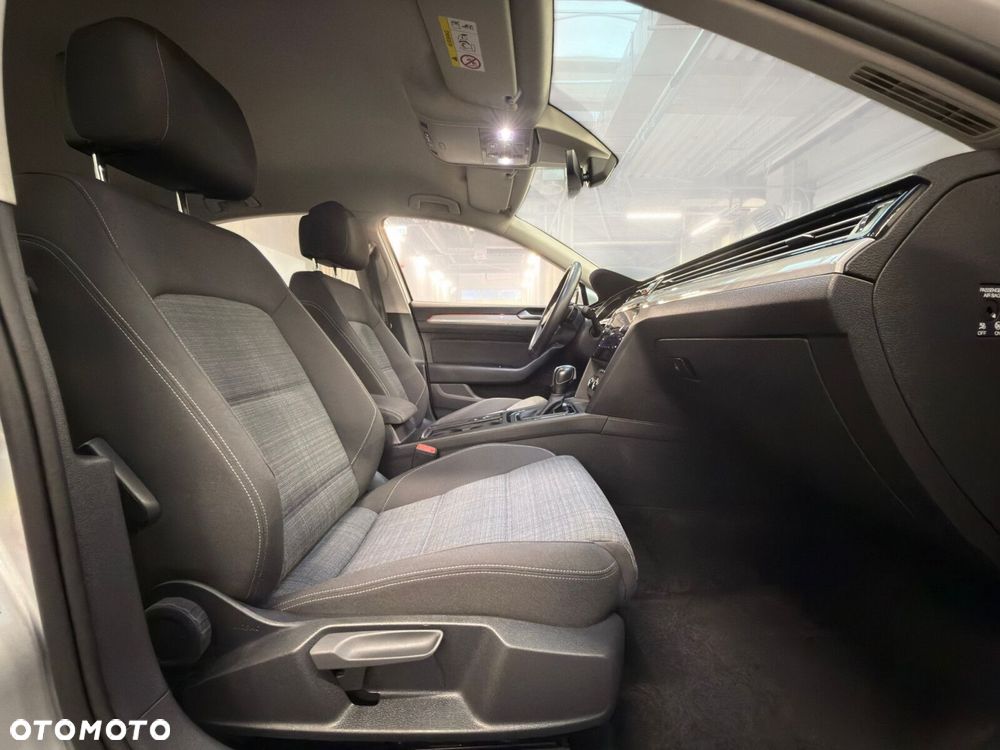 Volkswagen Passat - 23