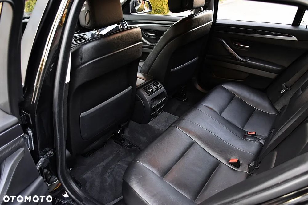 BMW Seria 5 530d xDrive Touring Luxury Line - 38