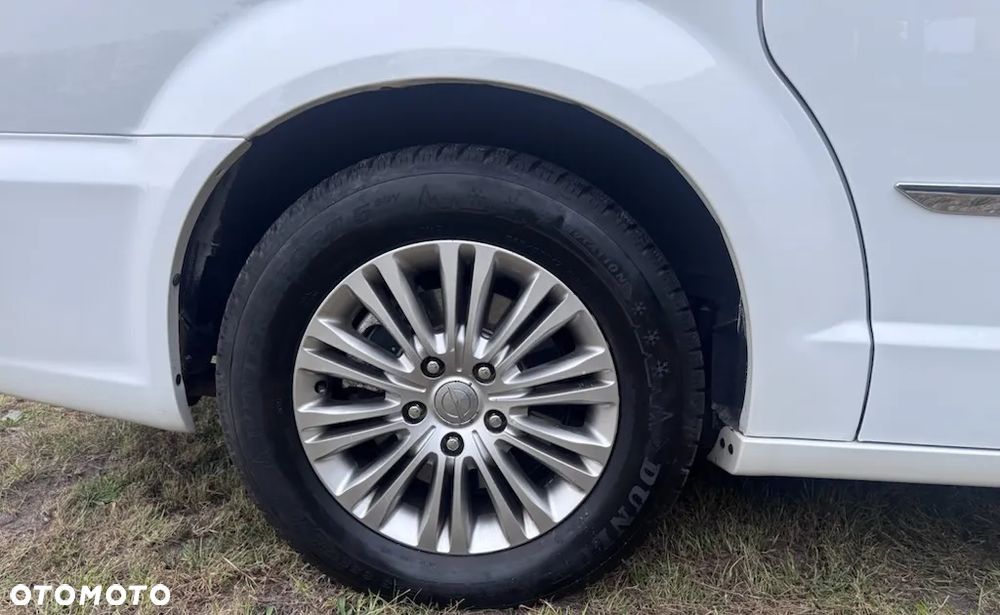 Chrysler Town & Country 3.6 Limited - 20