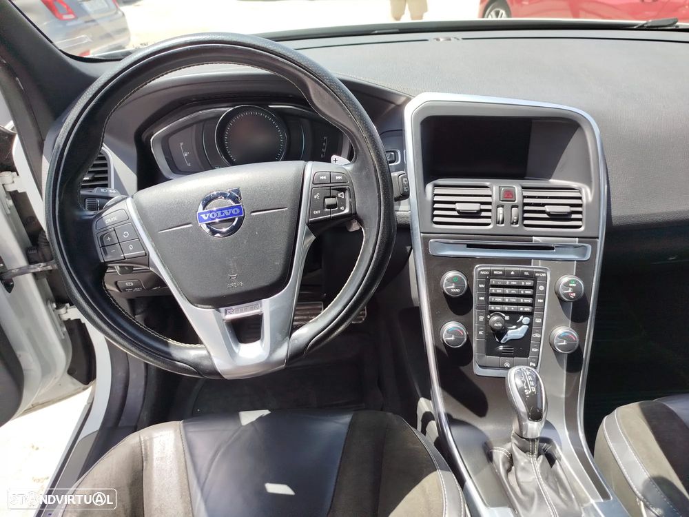 Volvo XC 60 2.0 D4 R-Design Geartronic - 5