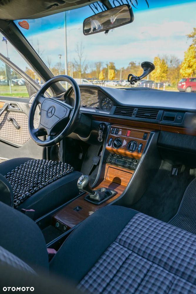 Mercedes-Benz W124 (1984-1993) - 23