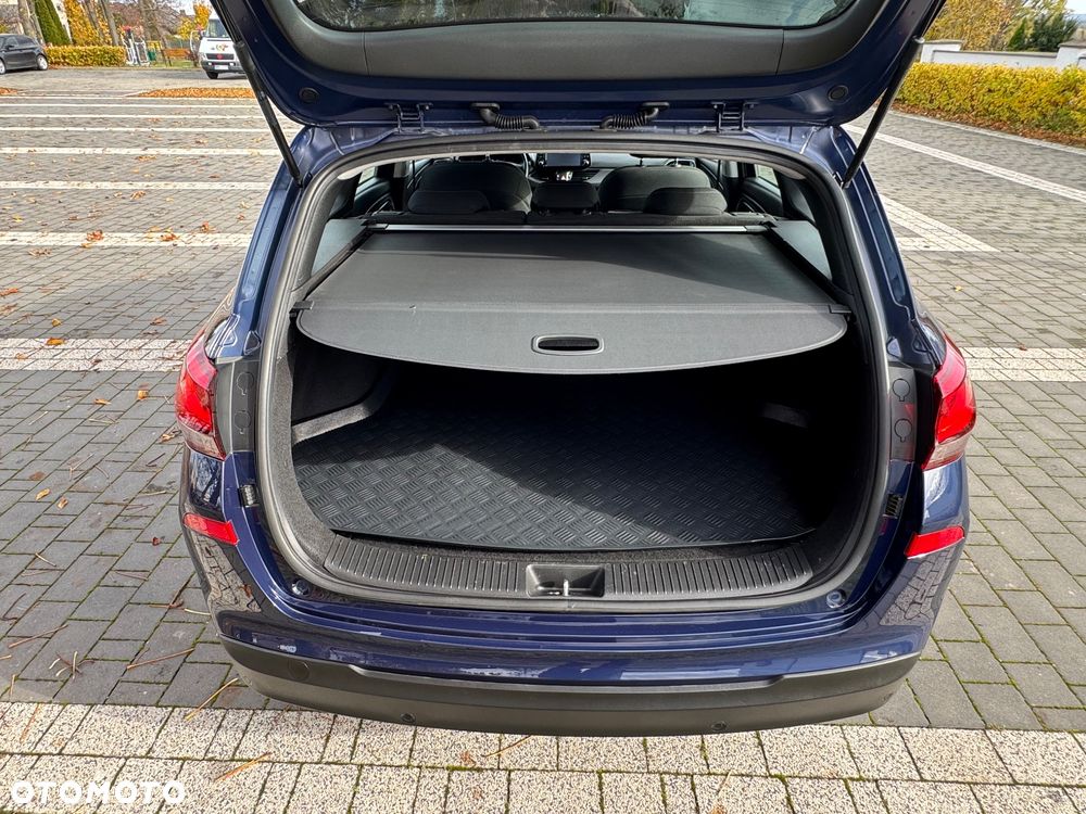 Hyundai i30 Fastback 1.6 CRDI Premium DCT - 12