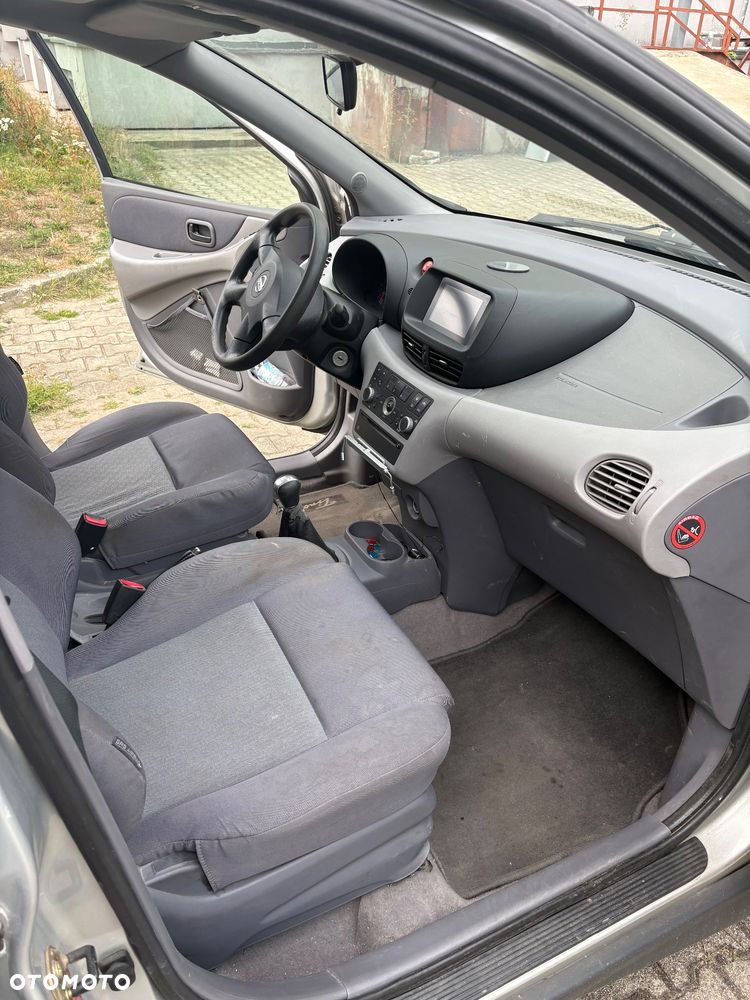 Nissan Almera Tino 1.8 Visia - 4