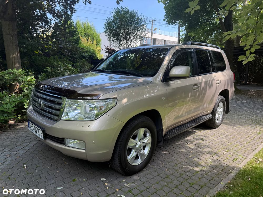 Toyota Land Cruiser - 1