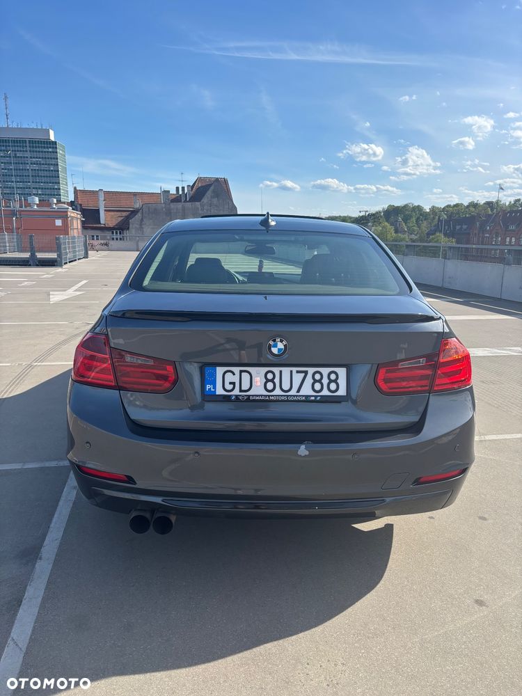 BMW Seria 3 328i Luxury Line - 10