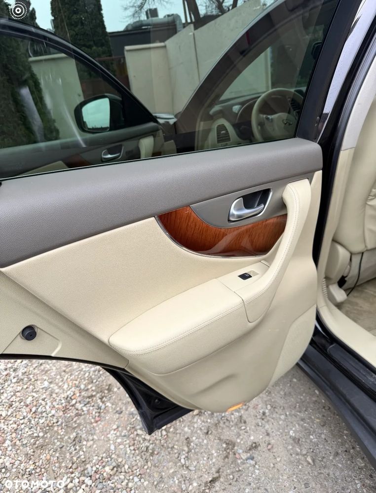 Infiniti Q70 3.7 Sport Tech EU6 - 12