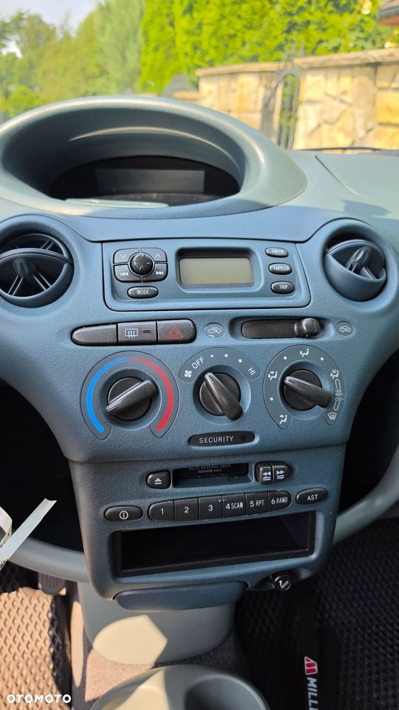 Toyota Yaris 1.0 Base - 11