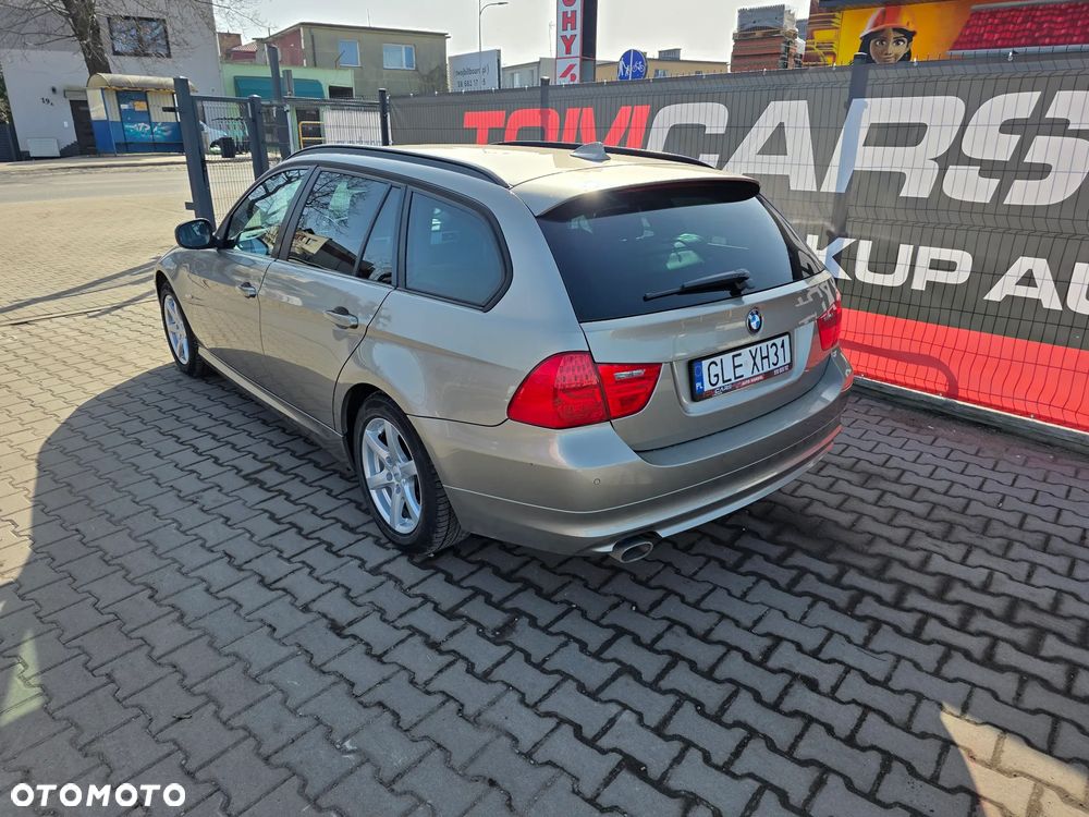 BMW Seria 3 320d xDrive DPF Edition Sport - 4