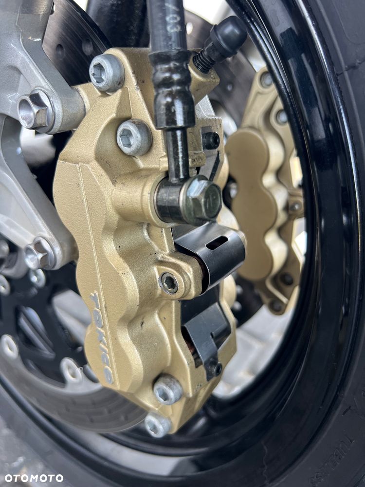 Suzuki GSX - 37