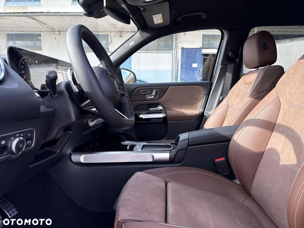 Mercedes-Benz GLB - 10