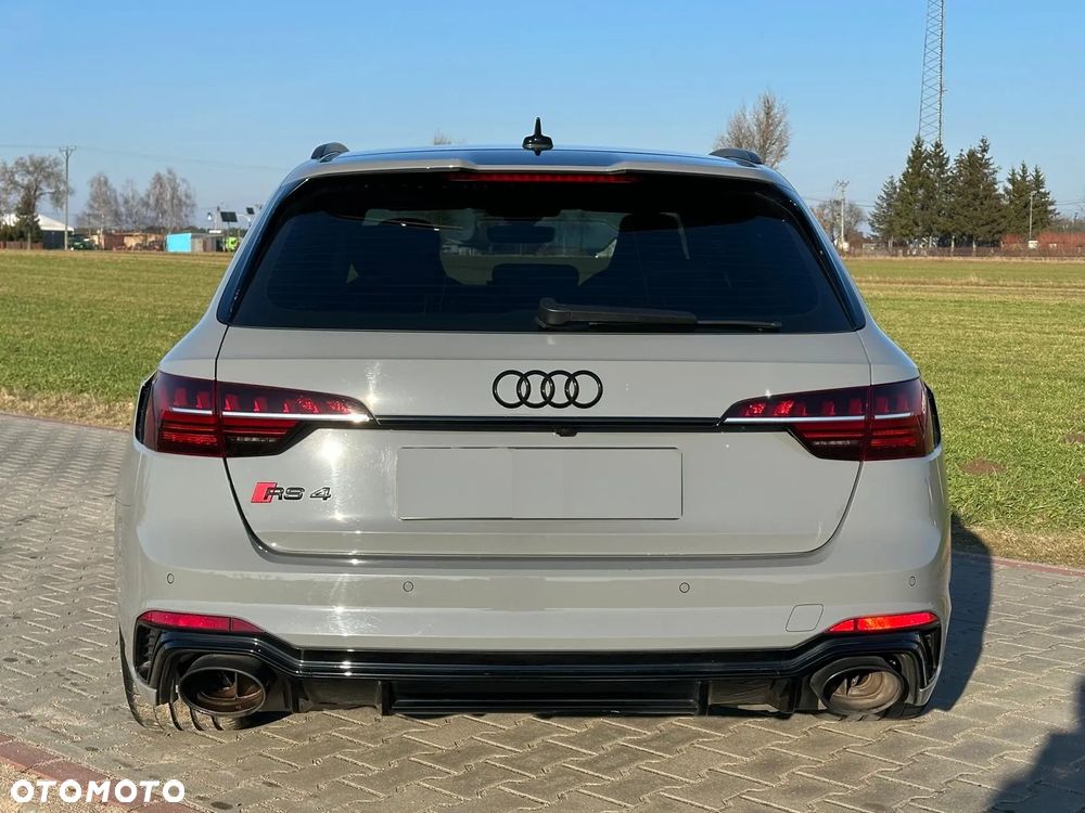 Audi RS4 Avant - 14