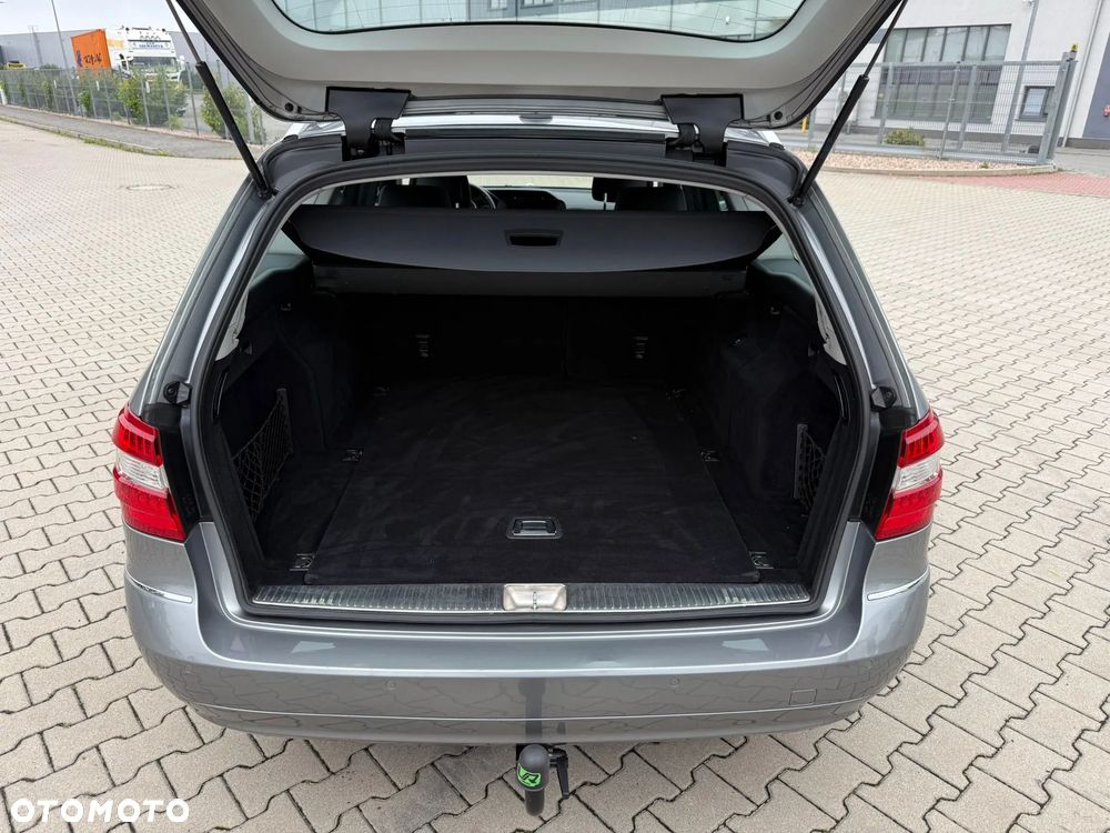 Mercedes-Benz Klasa E 200 CDI BlueEff - 37