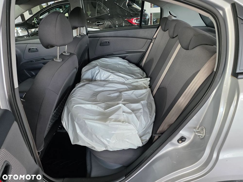 Kia Rio - 11