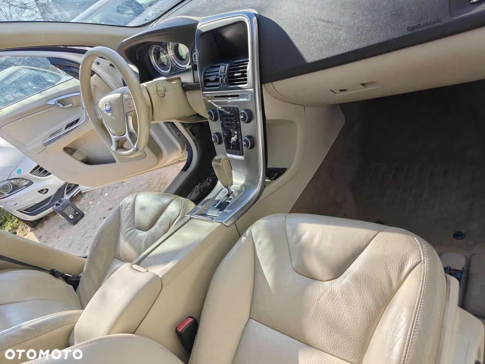 Volvo XC 60 3.2 AWD Momentum - 8