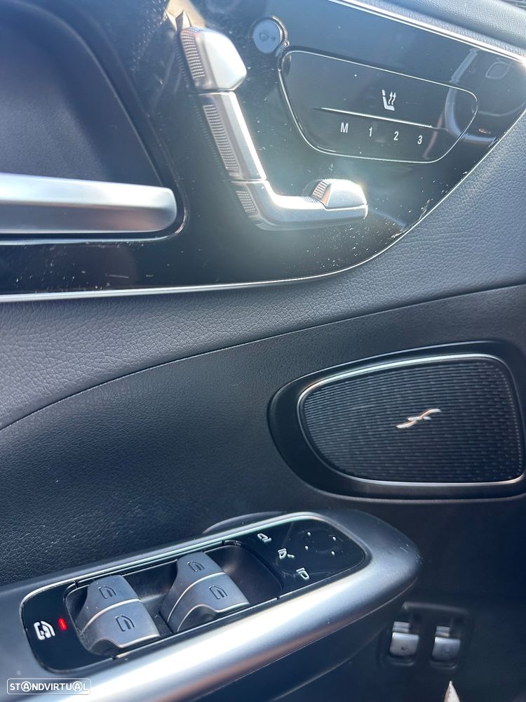Mercedes-Benz C 300 e T 9G-TRONIC AMG Line - 12
