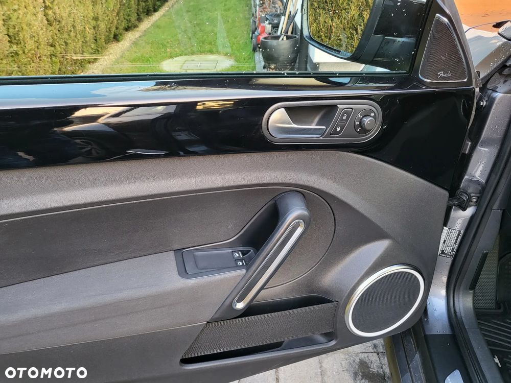 Volkswagen New Beetle - 25