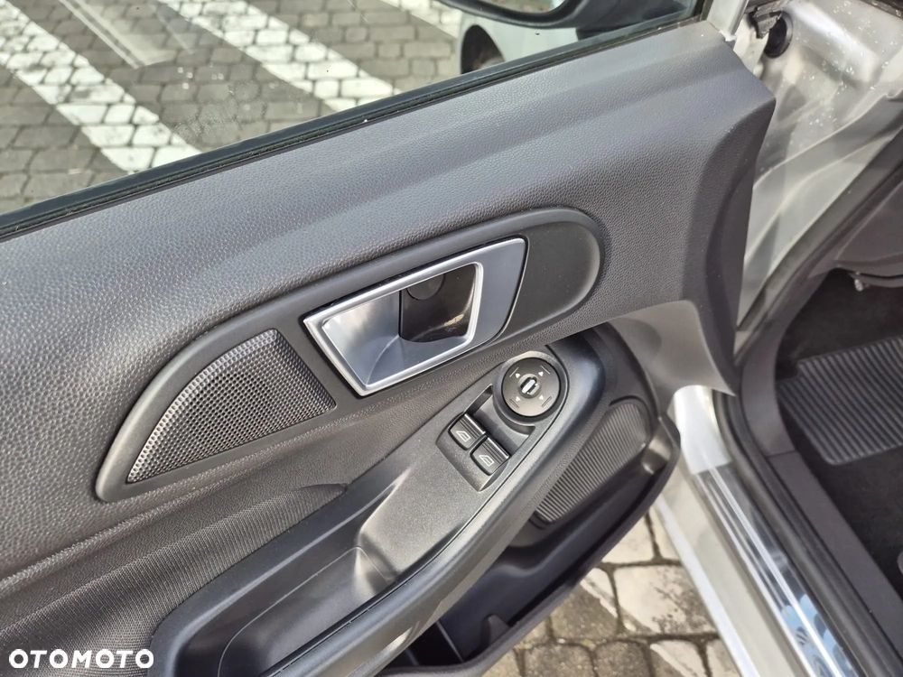 Ford Fiesta 1.0 Champions Edition - 17