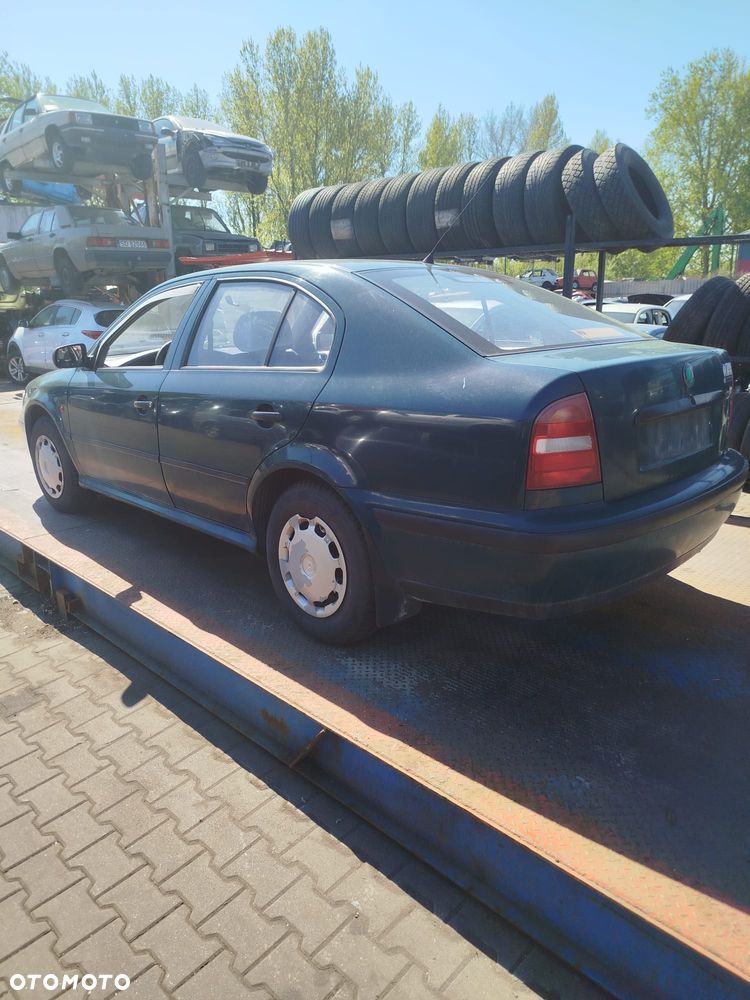 Skoda Octavia 1 na części - 7