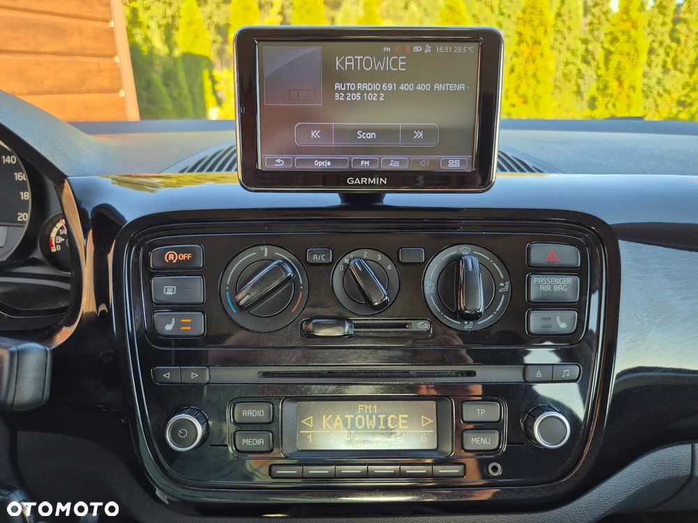 Volkswagen up! street - 20