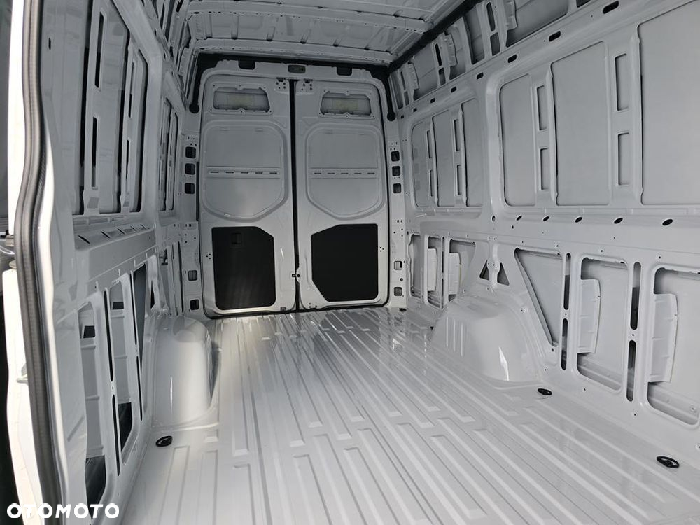 Mercedes-Benz Sprinter - 26